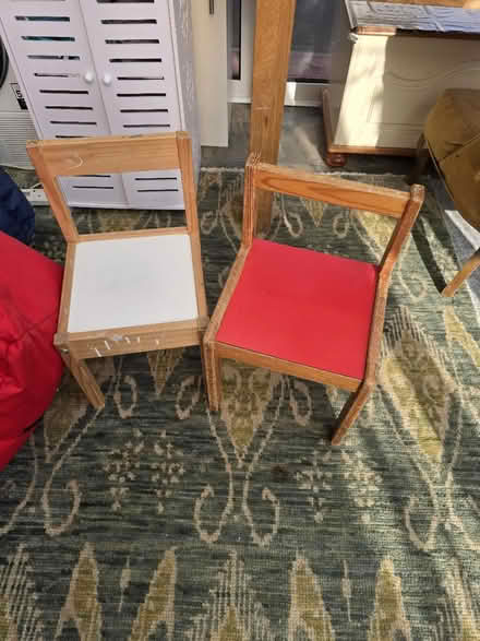 Photo of free Kids chair and storage box (Kidlington OX5) #1