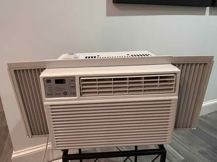 Photo of free aircon unit for window (Coolidge Corner, Brookline) #1