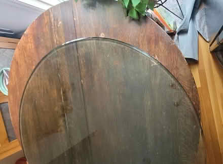 Photo of free Round oak pedestal table (Riverdale Av Greenwich CT) #4