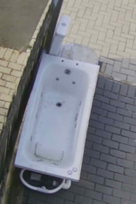 Photo of free Jacuzzi bath & toilet (Whetstone N20) #1