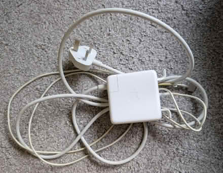 Photo of free MacBook Retina Pro 2015 with SSD (Hatfield AL9) #3