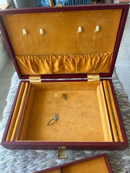 Photo of free Bocs gemwaith/jewellery box (Tregarth LL57) #3