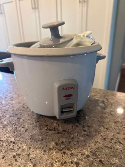 Photo of free Working rice maker (Del Ray near GW Middle School) #1