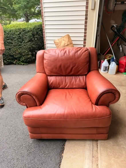 Photo of free Brown leather chair (Ashburn Village) #1