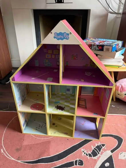 Photo of free Peppa pig doll house (Hackney E8) #1