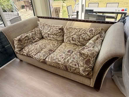 Photo of free Floral Tapestry 2/3-Seater Sofa (Collection Only) (Eltham SE9) #4