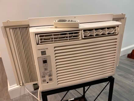 Photo of free window air con unit (Coolidge Corner, Brookline) #1