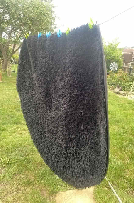 Photo of free Washable shaggy rug, 120cm dia (Strood, ME2) #3