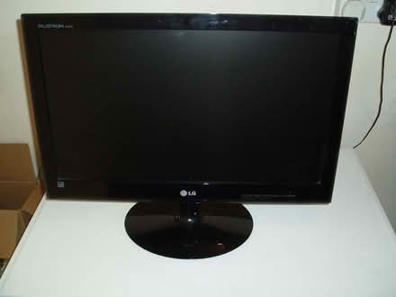 Photo of free "Dead" LG Flatron E2240 22" LED/LCD Monitor (Yateley GU46) #1