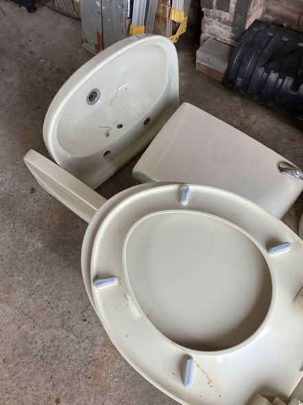 Photo of free Toilet fittings (Newton Mearns G77) #1