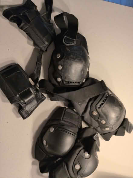 Photo of free Knee, elbow and wrist guards (Surrenden BN1) #2