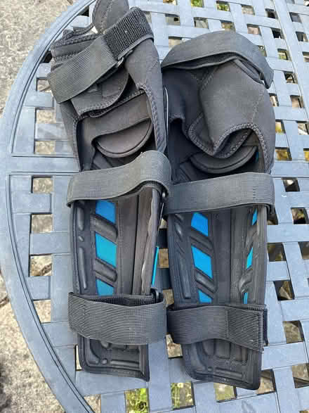 Photo of free Pair of mountain biking knee/shin protectors (Riverside B98) #4