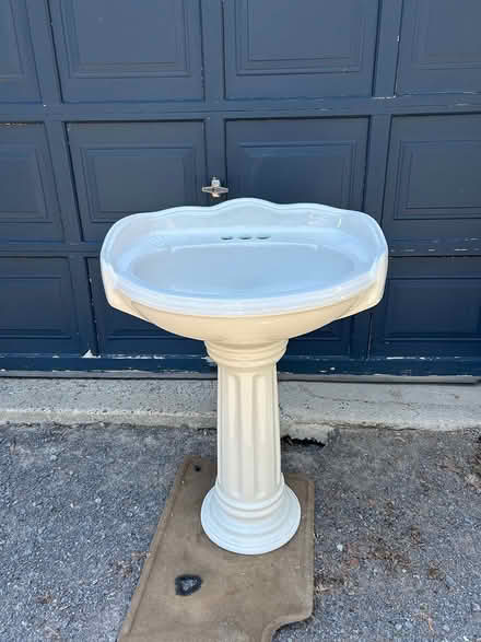 Photo of free Pedestal sink (Rockland, Forest Hill) #3