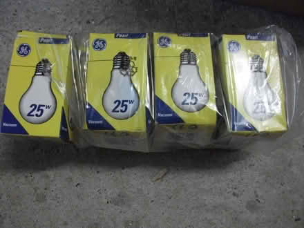 Photo of free ES 25W electric bulbs (Woodthorpe LE11) #2