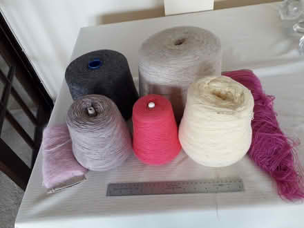Photo of free cones and hanks of thread (Bull Bay LL68) #1