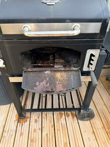 Photo of free Uniflame Classic Charcoal Grill (EN2) #3