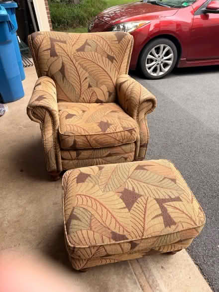 Photo of free Chair and ottoman (Ashburn Village) #1