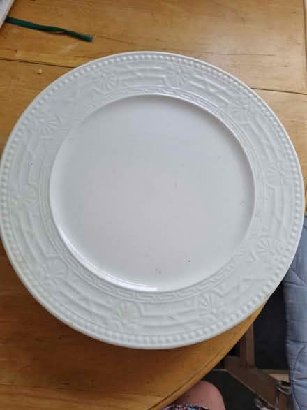 Photo of free 6 large dinner plates (heanor DE75 7BZ) #1
