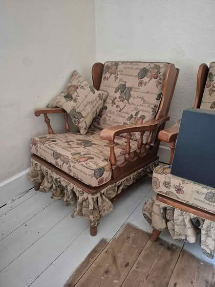 Photo of free Wood frame settee and chair (Crew Green SY5) #2