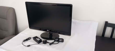 Photo of free Samsung computer monitor (Rhos SA8) #2