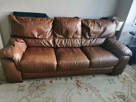 Photo of free Brown leather sofa (Mitcham Eastfields CR4) #1