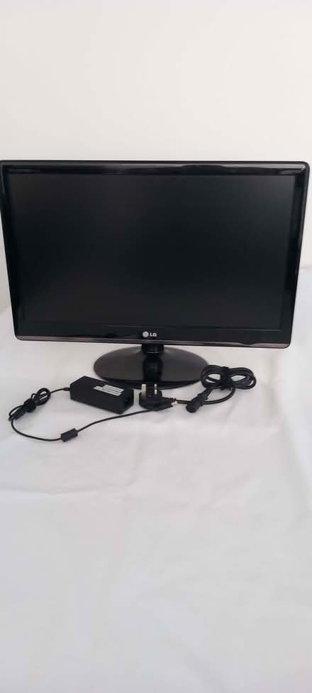 Photo of free Samsung computer monitor (Rhos SA8) #1