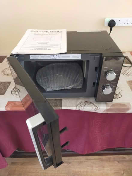 Photo of free Microwave oven (Leominster HR6) #1