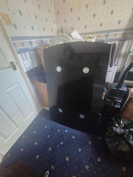 Photo of free Glass Dining Table (BD4 Holmewood) #2
