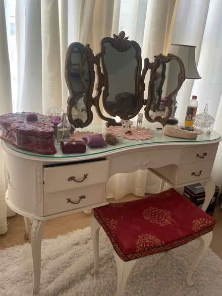 Photo of free Vanity unit and seat (Olive Mount L15) #1