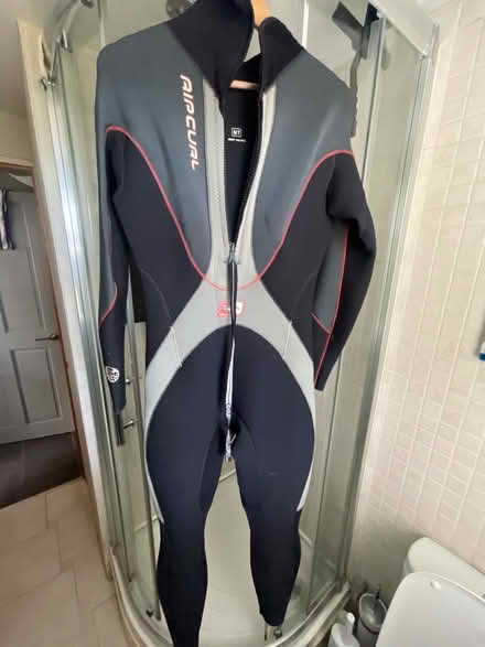 Photo of free Mens RipCurl wetsuit, size MT (Carn Brea TR15) #1