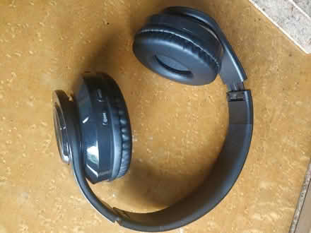 Photo of free Bluetooth headphones (Ravelston EH4) #1