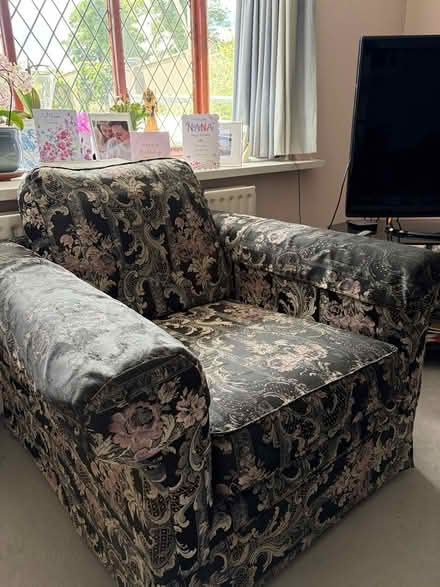 Photo of free 3 piece Suite (D14W8C4) #1