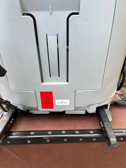 Photo of free Halfords child car seat 9-18 kg (Hindhead GU26) #2