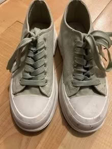 Photo of free Platform Cap-Toe Sneakers size 6 (L5L 5P5) #1