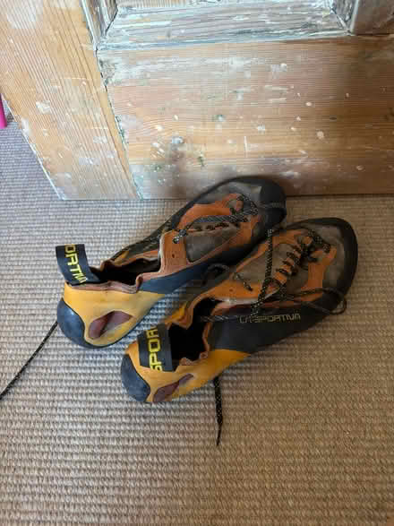 Photo of free Men’s climbing shoes (E9) #1