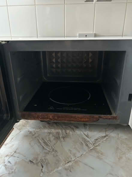 Photo of free White microwave (Stevenage SG1) #2