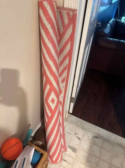 Photo of free 4’x6’ pink/white outdoor rug (New Fairfield Squantz Pond) #1