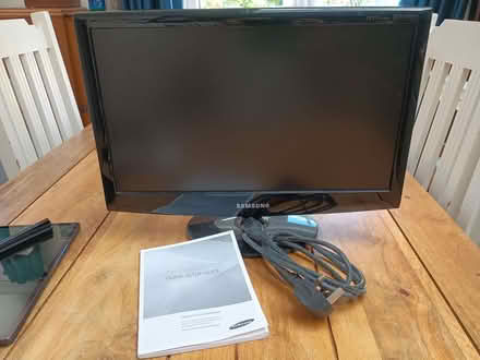 Photo of free Samsung 19" TV and monitor with remote and instructions (Upper Wolvercote OX2) #1