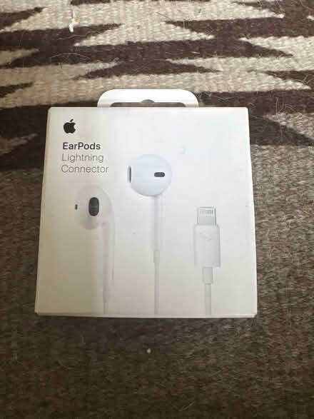 Photo of free SE6 - Apple EarPods lightning (Bellingham SE6) #1