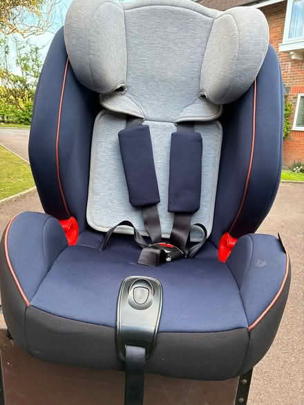 Photo of free Halfords child car seat 9-18 kg (Hindhead GU26) #1