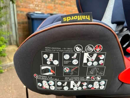 Photo of free Halfords child car seat 9-18 kg (Hindhead GU26) #3