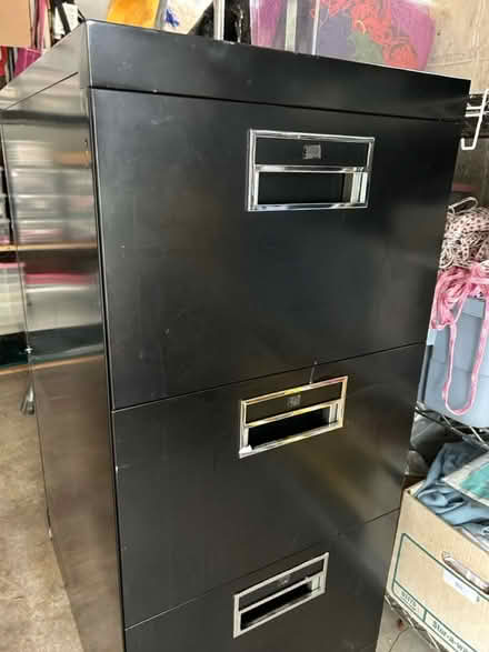 Photo of free 3 drawer metal file cabinet (Wilmette) #1