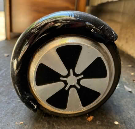 Photo of free Black hoverboard (1075 Valencia Avenue) #4