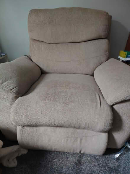 Photo of free 2 seater electric recliner 2 chairs (Blyth NE24) #2