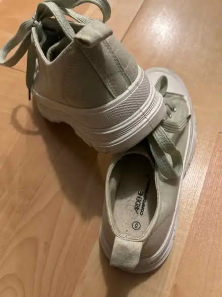 Photo of free Platform Cap-Toe Sneakers size 6 (L5L 5P5) #2