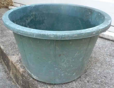 Photo of free Large plastic flower pot (East Croydon CR0) #1