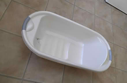 Photo of free Plastic baby bath (Welwyn AL6) #1