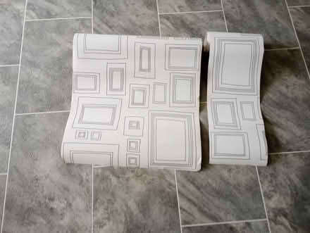 Photo of free 'Frames' wallpaper offcuts (Welling DA16) #1