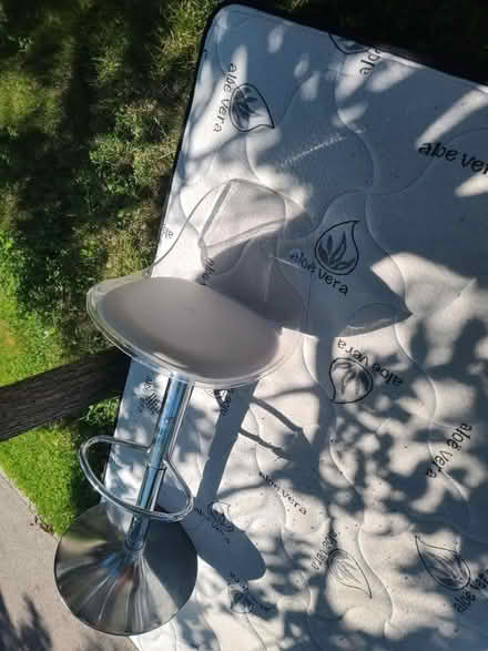 Photo of free Stool hi (Mississauga Ontario Canada) #1