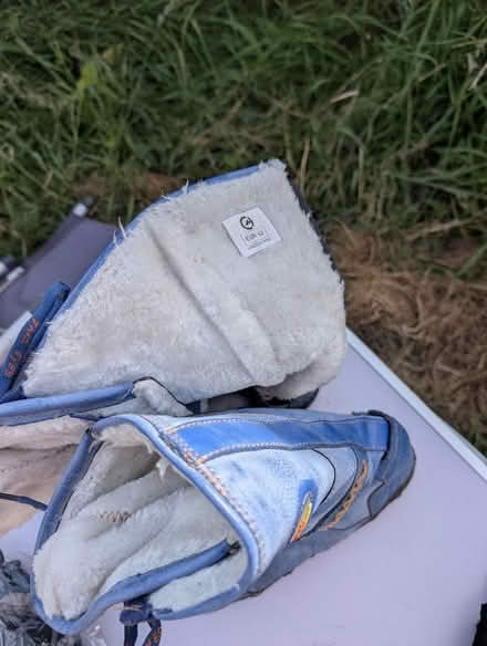 Photo of free Boots, Bras and Space Saving Hangers (Newton on Trent LN1) #4